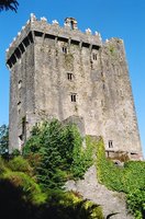 ireland-blarney_castle_side_front